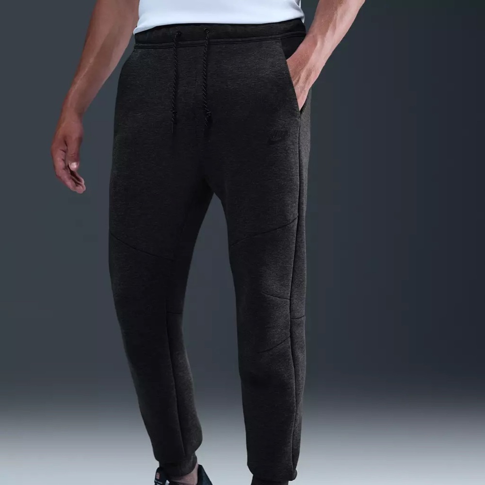 Black Nike tech joggers men’s small